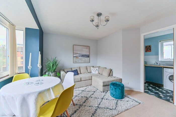 1 Bedroom Maisonette To Rent In Greyhound Road, Sutton, SM1