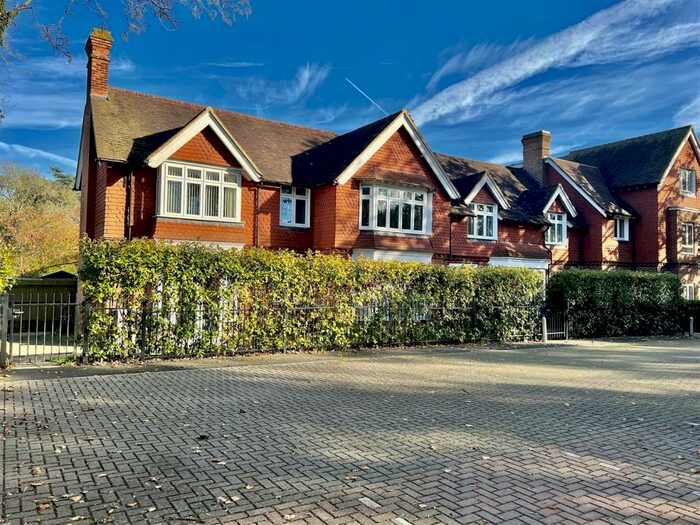 2 Bedroom Apartment To Rent In Ifield Green, Crawley, RH11