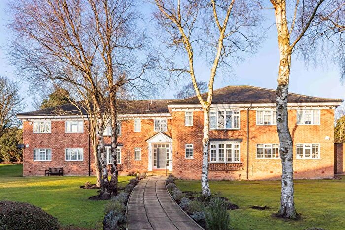 3 Bedroom Flat For Sale In Sandmoor Green, Alwoodley, LS17