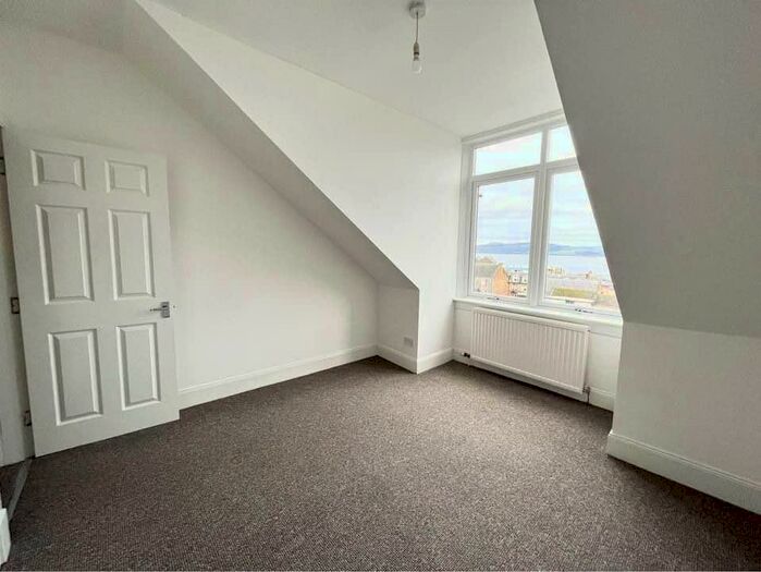 2 Bedroom Flat To Rent In George Square, Greenock, PA15