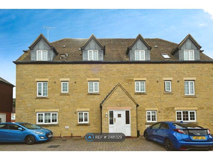 2 Bedroom Flat To Rent In Mir Crescent, Swindon, SN25
