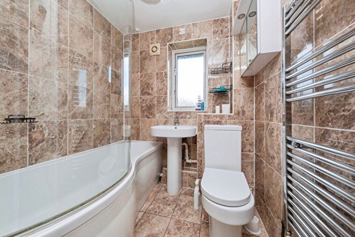 2 Bedroom End Terrace House For Sale In Ambridge Grove, Peartree Bridge, Milton Keynes, Buckinghamshire, MK6