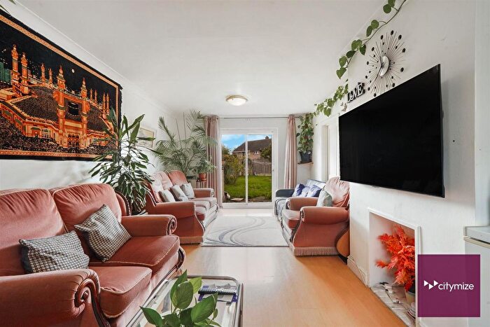 3 Bedroom Terraced House For Sale In Thatches Grove, Romford, RM6