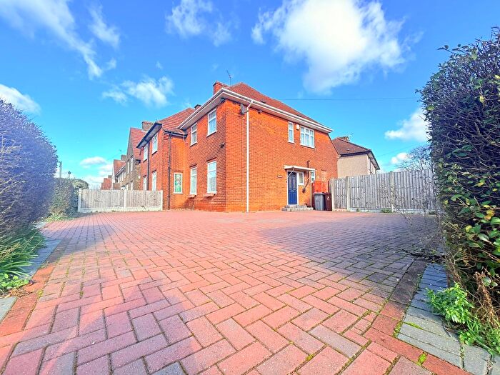 3 Bedroom End Terrace House For Sale In Farmway, Dagenham, RM8