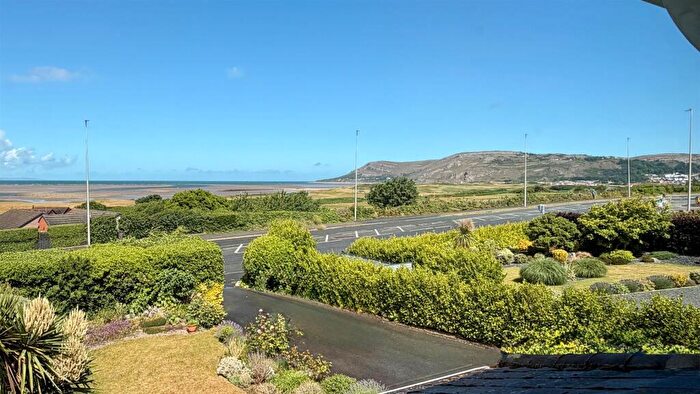 3 Bedroom Detached House For Sale In Deganwy Road, Deganwy, LL31