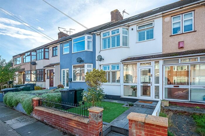 4 Bedroom Terraced House For Sale In Fleet Avenue, Dartford, DA2