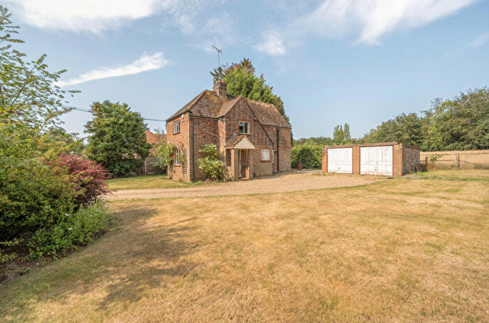 3 Bedroom Detached House For Sale In Highams Lane, Chobham, Woking, Surrey, GU24
