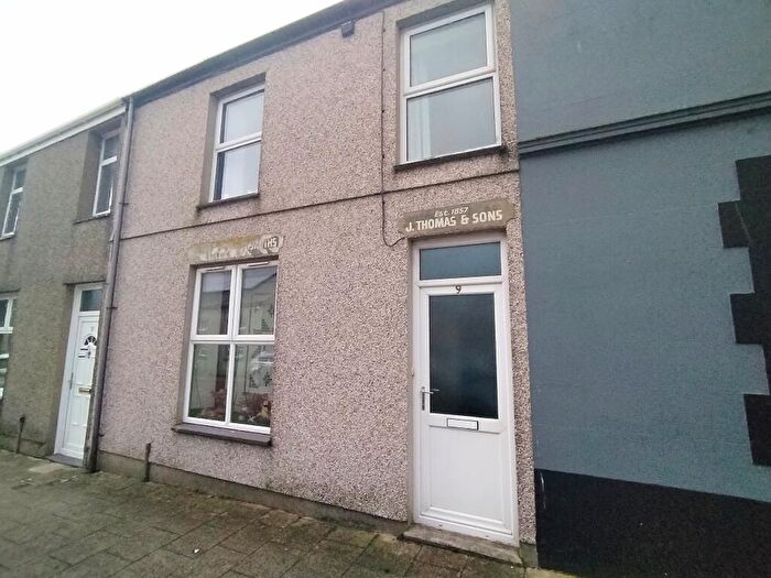 3 Bedroom House To Rent In Market Place, Penygroes, LL54