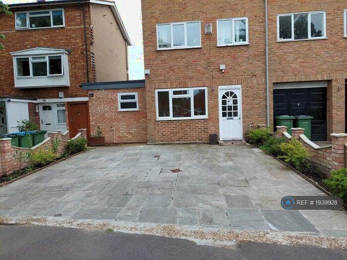 3 Bedroom Flat To Rent In Fairby Road, London, SE12