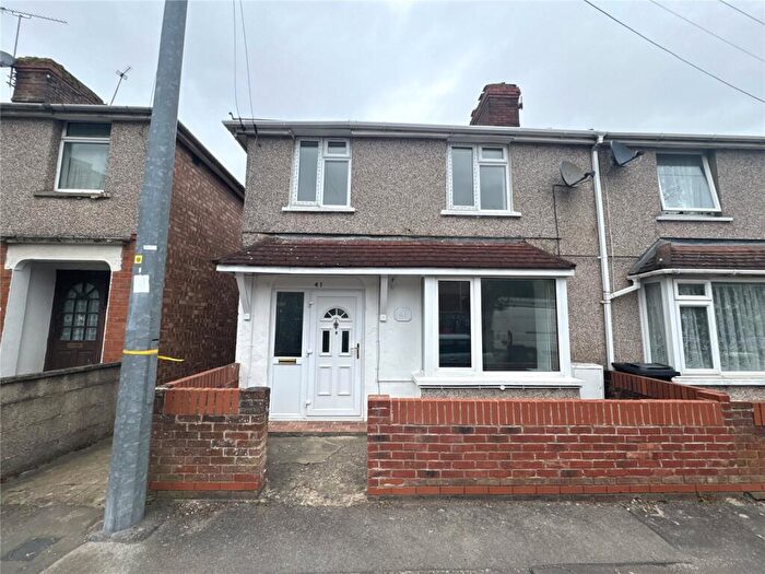 3 Bedroom Semi Detached House To Rent In Beckhampton Street, Town Centre, Swindon, SN1