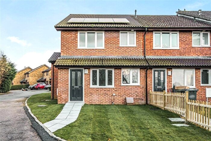 1 Bedroom End Terrace House For Sale In Woodger Close, Guildford, Surrey, GU4