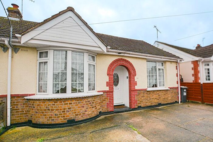 2 Bedroom Semi-Detached Bungalow For Sale In Leicester Avenue, Rochford, SS4