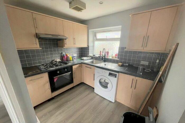 2 Bedroom Flat To Rent In Deemuir Square, Cardiff, CF24