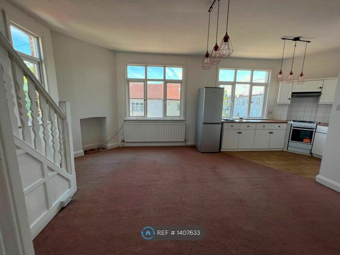 2 Bedroom Maisonette To Rent In Grassmead Avenue, Leigh-On-Sea, SS9