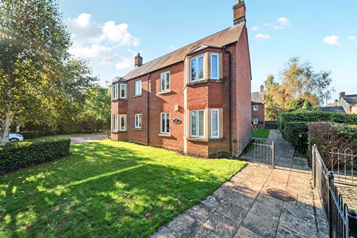 2 Bedroom Apartment For Sale In Reffield Close, Towcester, NN12