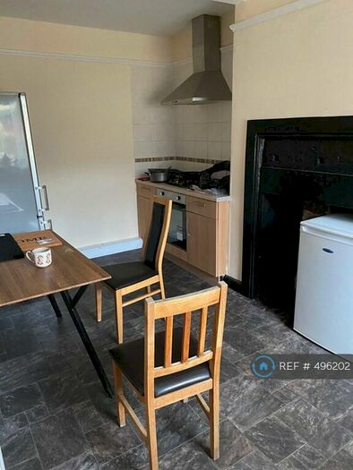 2 Bedroom End Of Terrace House To Rent In Wakefield Road, Huddersfield, HD5