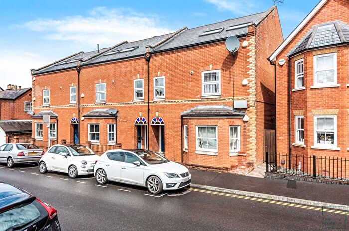 3 Bedroom Flat To Rent In Queens Road, Guildford, GU1