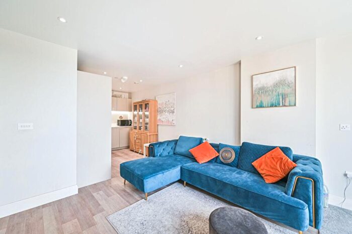 1 Bedroom Flat To Rent In Montmorency Gardens, New Southgate, London, N11