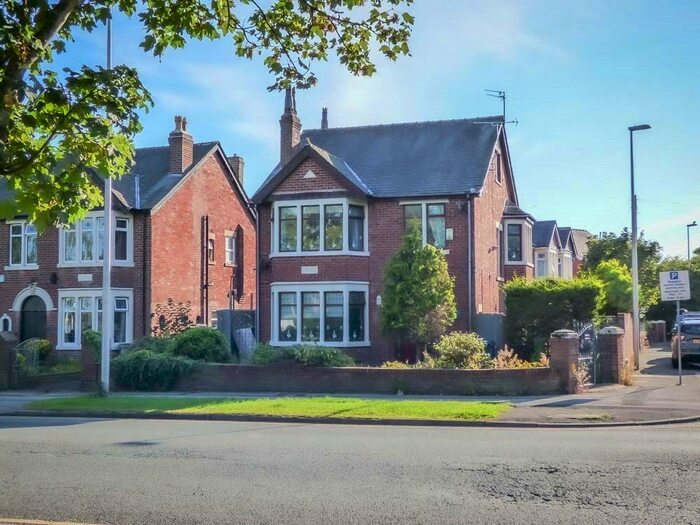 3 Bedroom Detached House For Sale In West Park Drive, Stanley Park