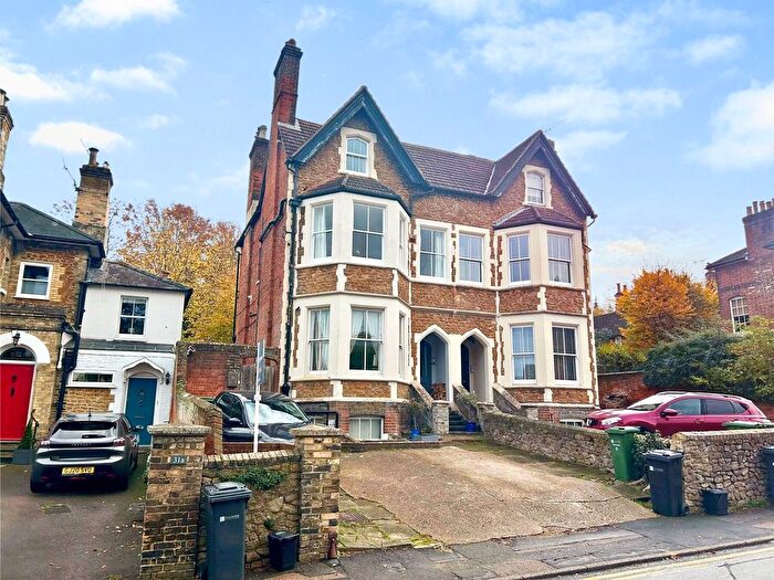 2 Bedroom Maisonette For Sale In Guildford, Surrey, GU1
