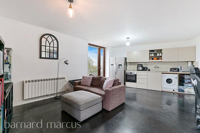 1 Bedroom Flat For Sale In Garratt Lane, London, SW18