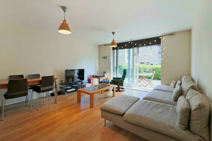 2 Bedroom Flat To Rent In Branch Road, London, E14