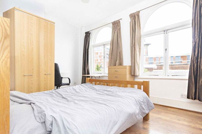 2 Bedroom Flat To Rent In High Street, Acton, W3