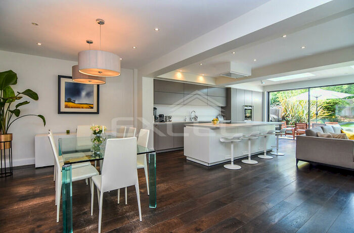 5 Bedroom Semi-Detached House To Rent In The Vale, Golders Green, London, NW11