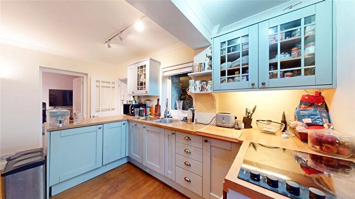 2 Bedroom Flat To Rent In Sunrise View, The Rise, London, NW7