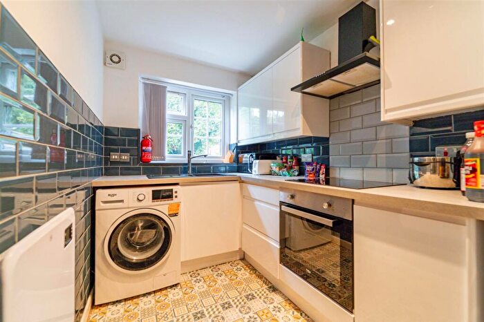 2 Bedroom Flat For Sale In Gilldown Place, Pakenham Village, B15