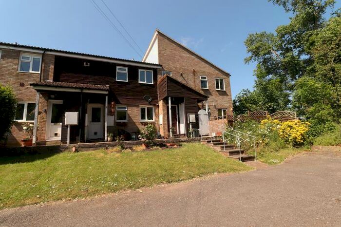 1 Bedroom Flat To Rent In Brooklands Court, Byfleet, KT15