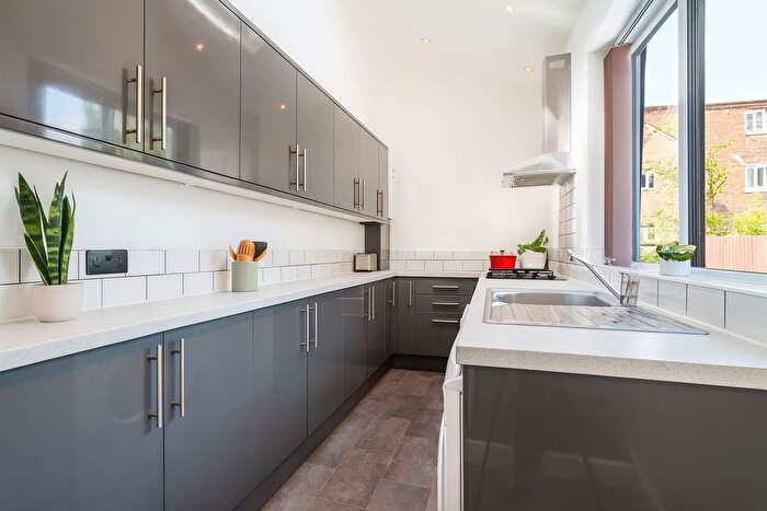4 Bedroom Semi-Detached House To Rent In Priestley Street, Sheffield, S2