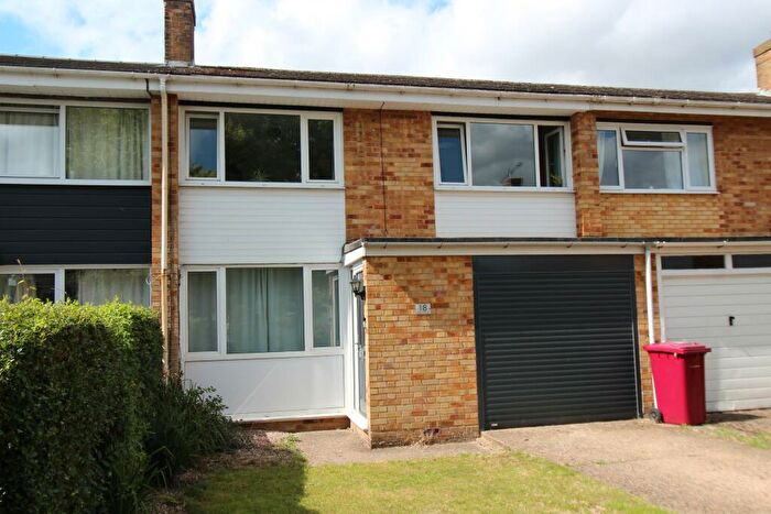 3 Bedroom Semi-Detached House To Rent In Talbot Close, Caversham, Reading, RG4
