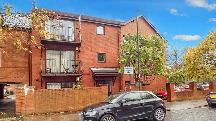 2 Bedroom Flat To Rent In Gowan Terrace, Jesmond, Newcastle Upon Tyne, NE2