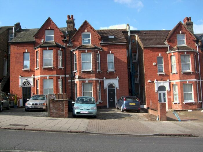 3 Bedroom Flat To Rent In Knight's Hill, London, SE27