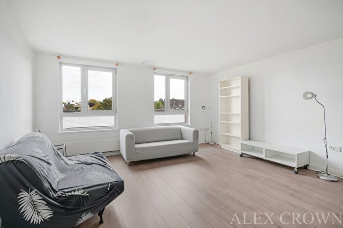 2 Bedroom Flat To Rent In Buckler Court, Eden Grove, N7