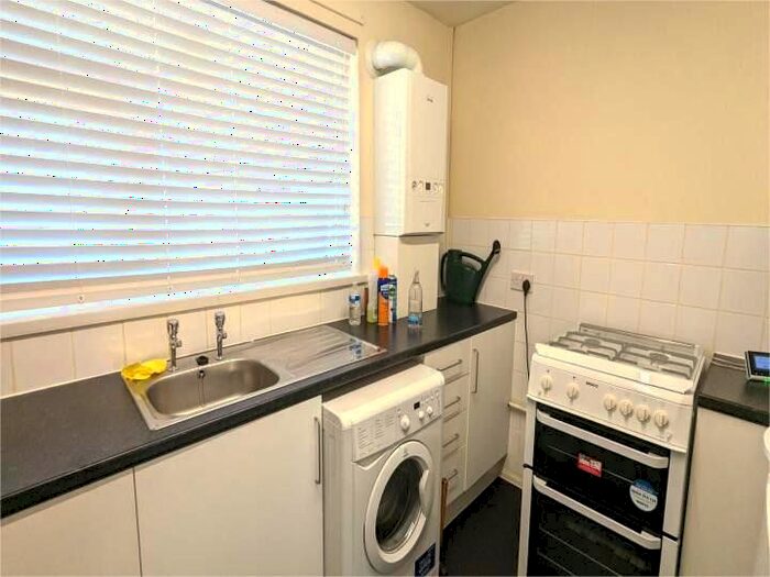 1 Bedroom Flat To Rent In Poullett House, Tulse Hill, London, SW2