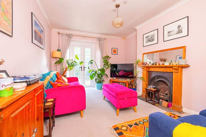 2 Bedroom Flat For Sale In Victoria Walk, Cotham, BS6
