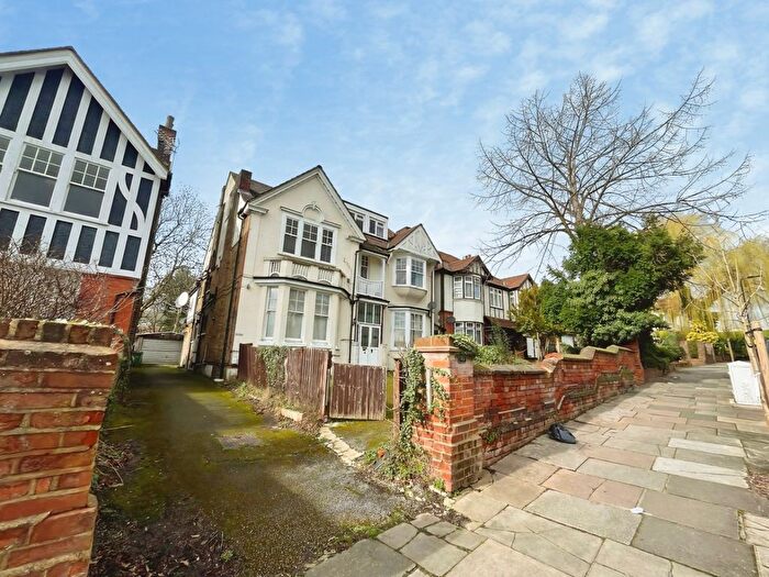 3 Bedroom Flat To Rent In Corfton Road, Ealing, W5