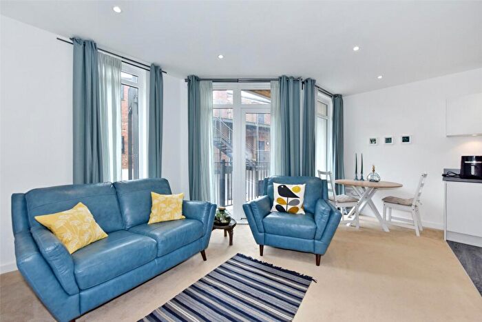 1 Bedroom Apartment To Rent In High Street, Reading, Berkshire, RG1