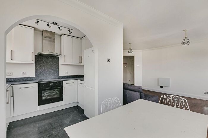 2 Bedroom Flat To Rent In Commercial Way, London, SE15