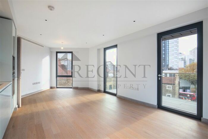 2 Bedroom Flat To Rent In Drapers Yard, Wandsworth, SW18