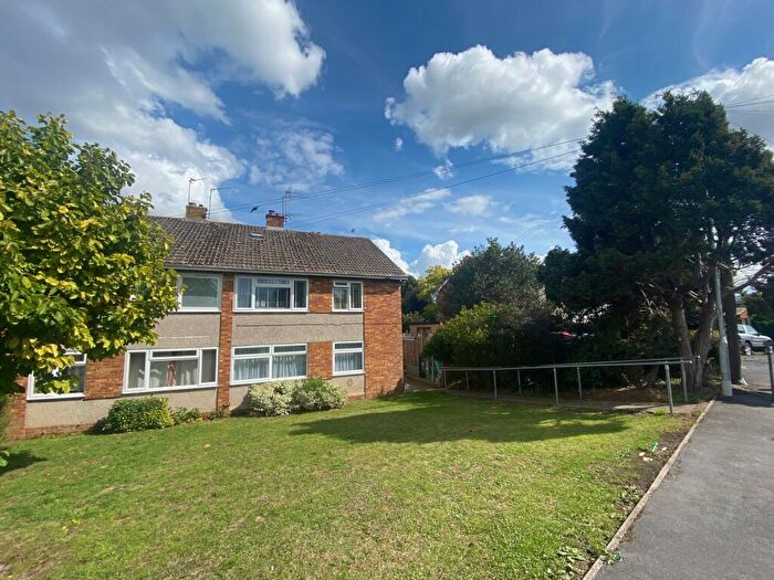 2 Bedroom Flat To Rent In Cedar Close, Oldland Common, Bristol, BS30