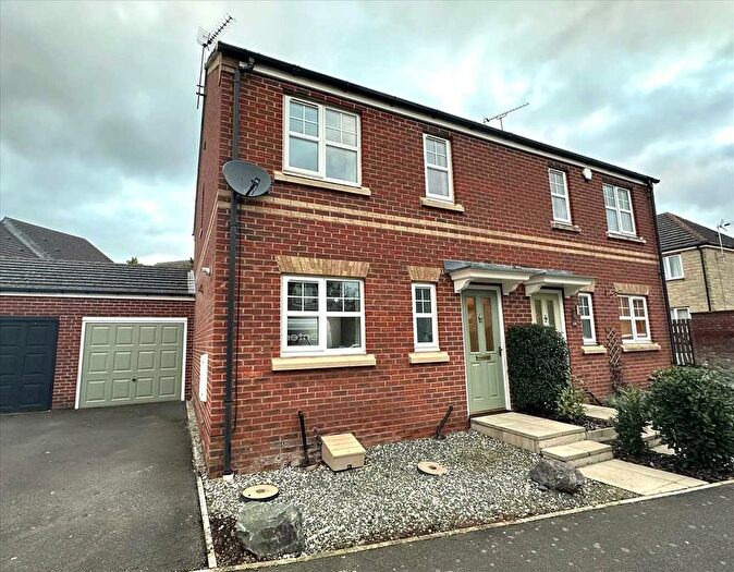 3 Bedroom Semi-Detached House To Rent In Woodcross Avenue, Scunthorpe, DN16