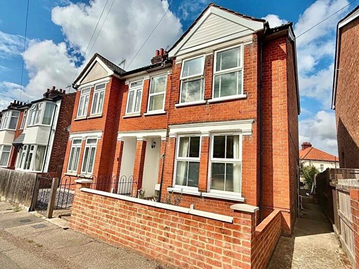 3 Bedroom Semi-Detached House For Sale In Springfield Lane, Ipswich, IP1