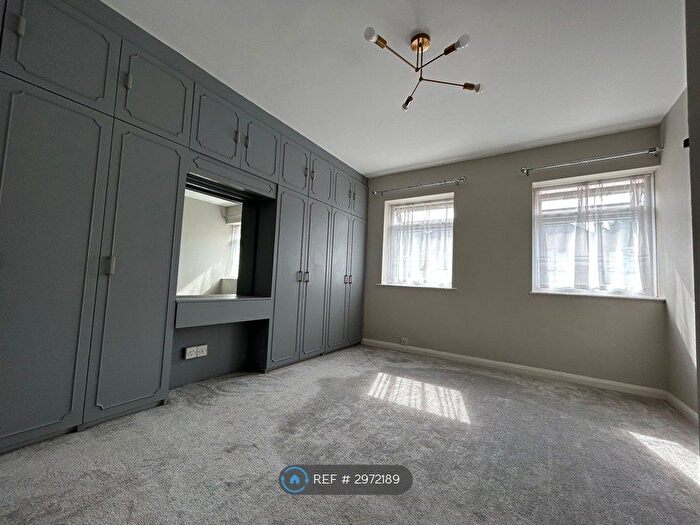 3 Bedroom Semi Detached House To Rent In Gauntlett Road, Sutton, SM1