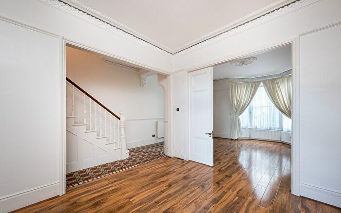 3 Bedroom Terraced House For Sale In Elms Crescent, SW4