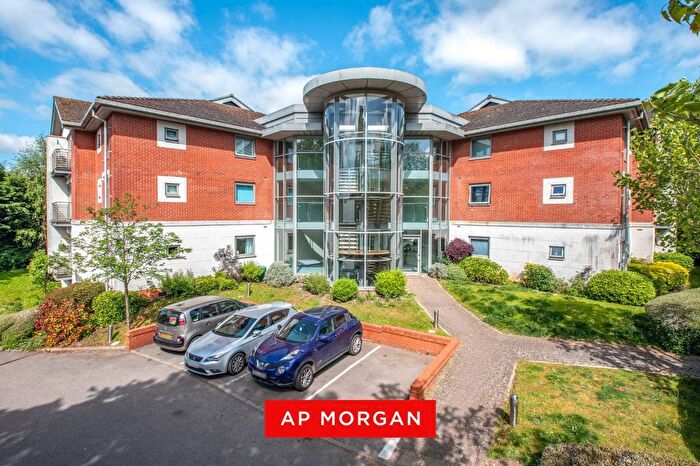 2 Bedroom Flat For Sale In Evesham Road, Redditch, Worcestershire, B97