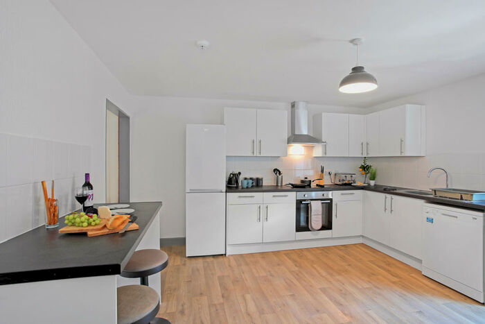 13 Bedroom Semi-Detached House To Rent In - Nicholas Street, BB11