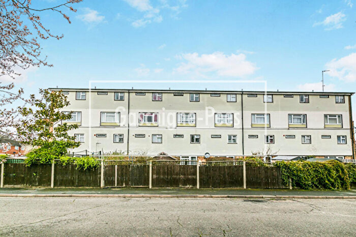 2 Bedroom Flat To Rent In Goldsworth Park, Woking, GU21